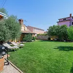 Nonina Hiza Ferienhaus